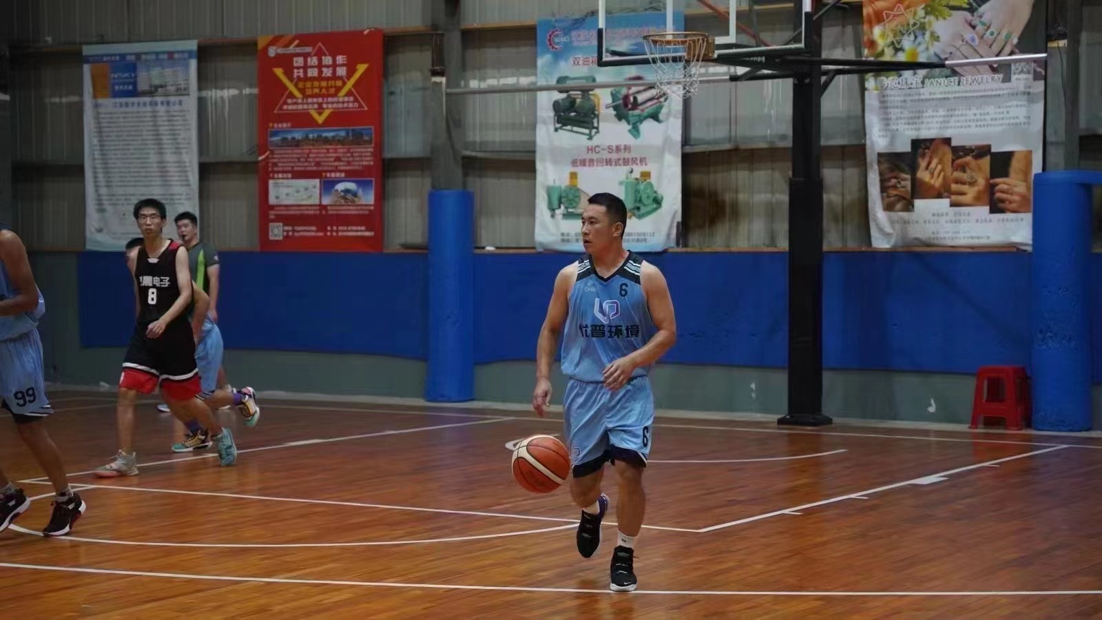 喜訊：公司籃球隊(duì)勇奪“鵬鷂”杯環(huán)保人籃球賽冠軍！(圖6)