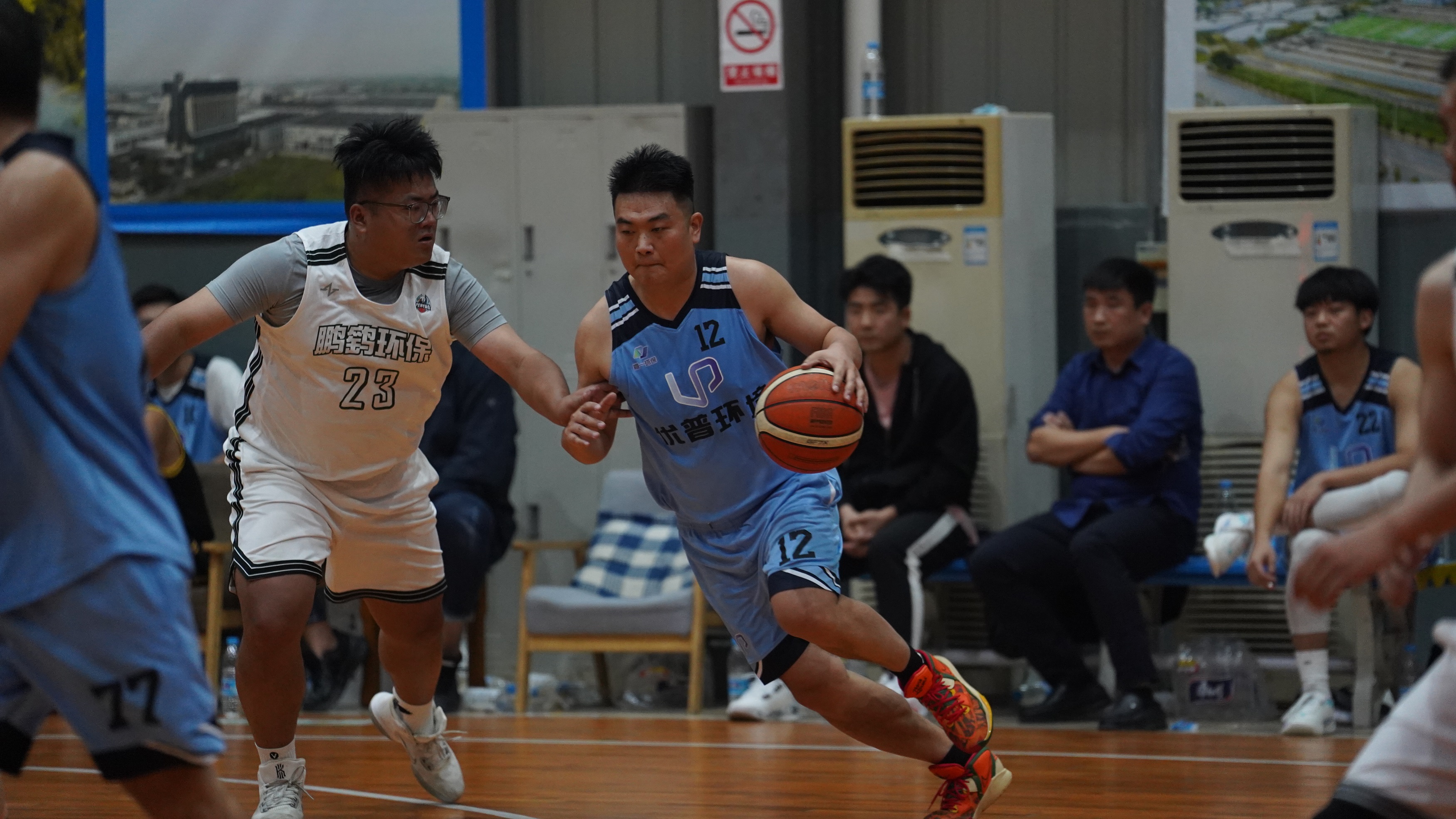 喜訊：公司籃球隊(duì)勇奪“鵬鷂”杯環(huán)保人籃球賽冠軍！(圖8)