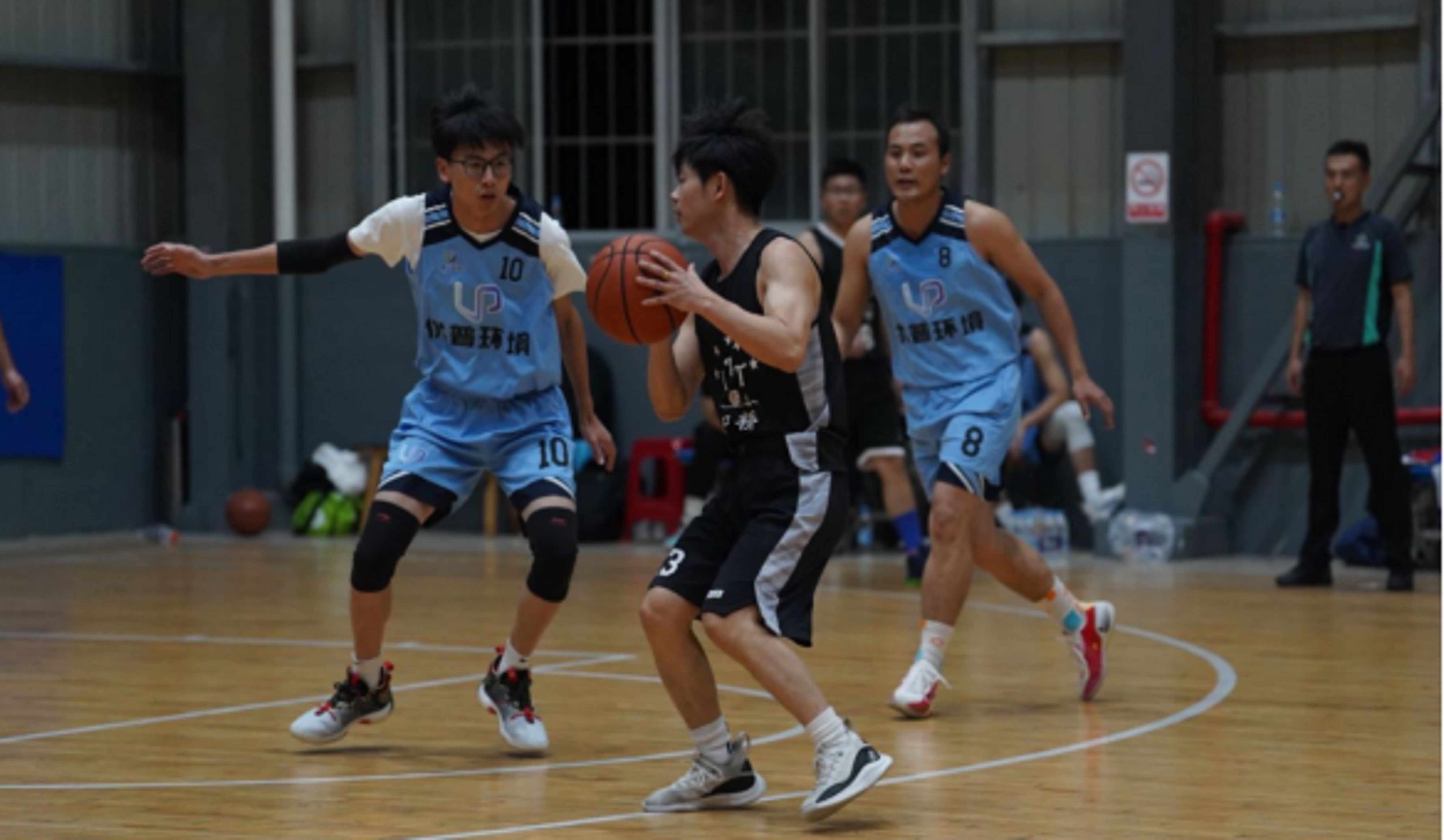 喜訊：公司籃球隊(duì)勇奪“鵬鷂”杯環(huán)保人籃球賽冠軍！(圖9)