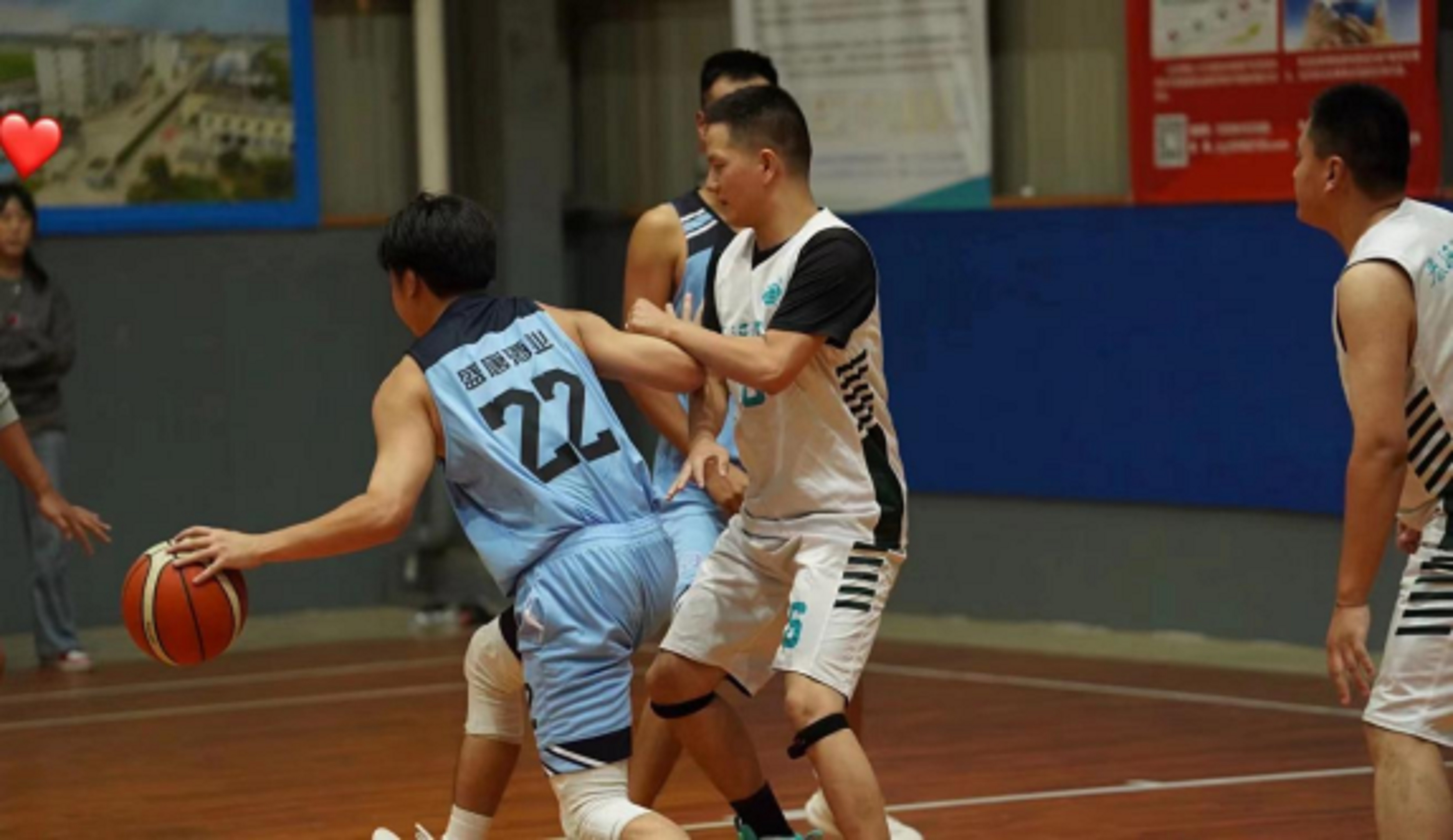 喜訊：公司籃球隊(duì)勇奪“鵬鷂”杯環(huán)保人籃球賽冠軍！(圖11)