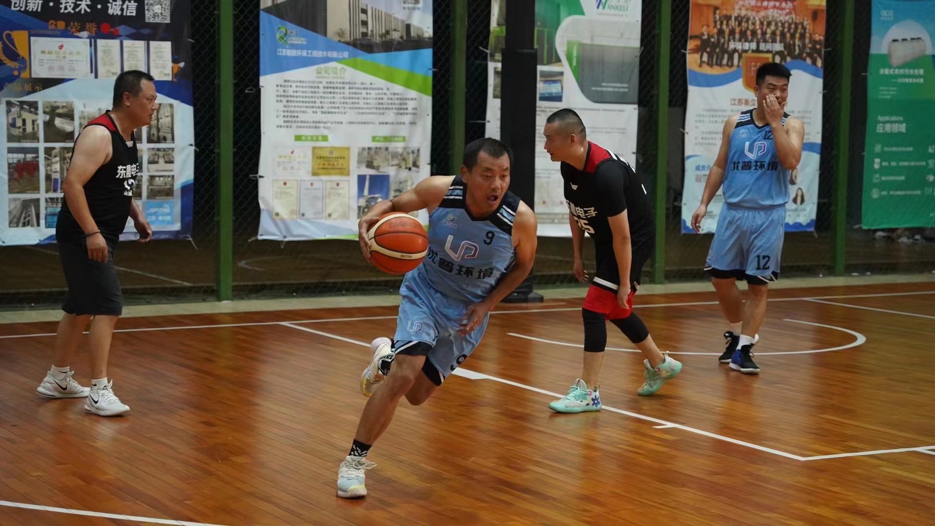 喜訊：公司籃球隊(duì)勇奪“鵬鷂”杯環(huán)保人籃球賽冠軍！(圖14)